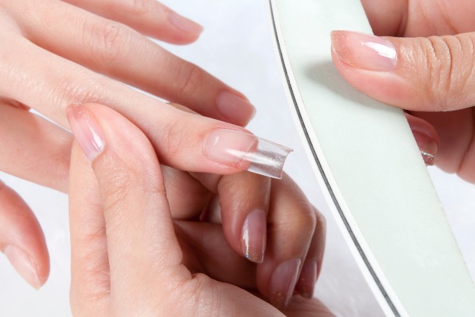 Alongamento de unhas: Dermatologistas alertam sobre perigos